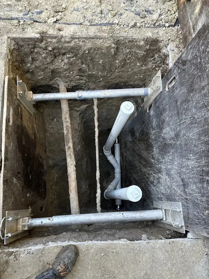 Experienced plumber completing Drain Cleaning work in Borger